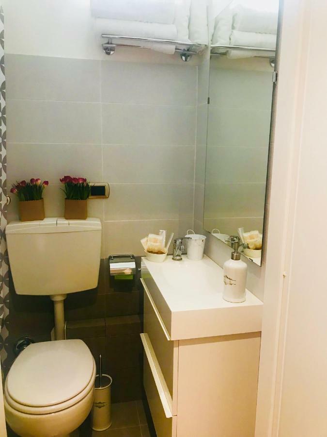 Maison Dis Raffaella Hotel Rome Bagian luar foto